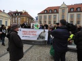 Białystok. Zawyj dla wilk w ramach godziny dla Ziemi. Akcja na Rynku Kościuszki (zdjęcia)