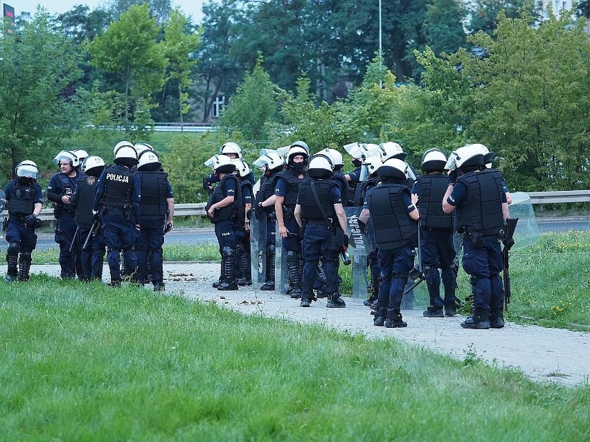 Zobacz kolejne zdjęcia. Przesuwaj zdjęcia w prawo - naciśnij...