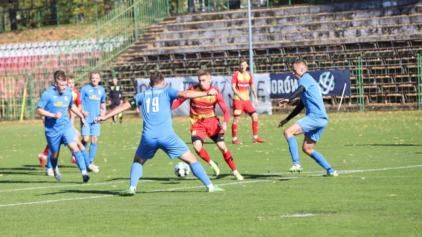 Hummel 4. liga. Wygrana Rudek z Koroną II i zmiana lidera, Star ograł Pogoń, znowu błysnął Jakub Jaśkiewicz, remis w derbach