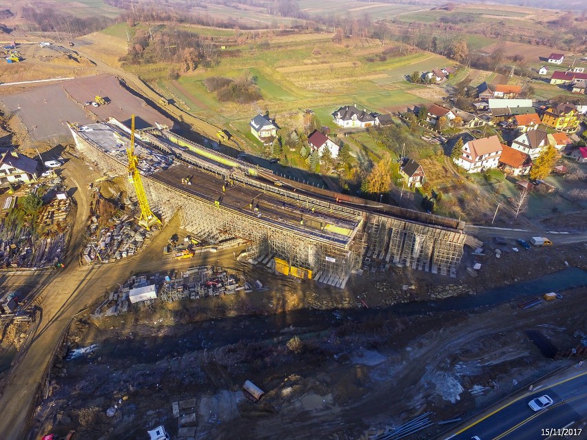 Budowa ekspresowej zakopianki. Nowa trasa rośnie jak na drożdżach [ZDJĘCIA]