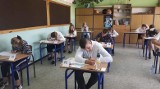Egzamin ósmoklasisty. Najlepiej w Lipnicy, Tuchomiu i Kołczygłowach. Słabo w Czarnej Dąbrówce (zdjęcia)