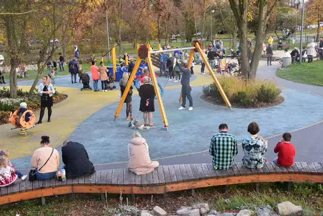 W niedzielę park odwiedziły tłumy mieszkańców Zagłębia. Zobacz kolejne zdjęcia. Przesuwaj zdjęcia w prawo - naciśnij strzałkę lub przycisk NASTĘPNE