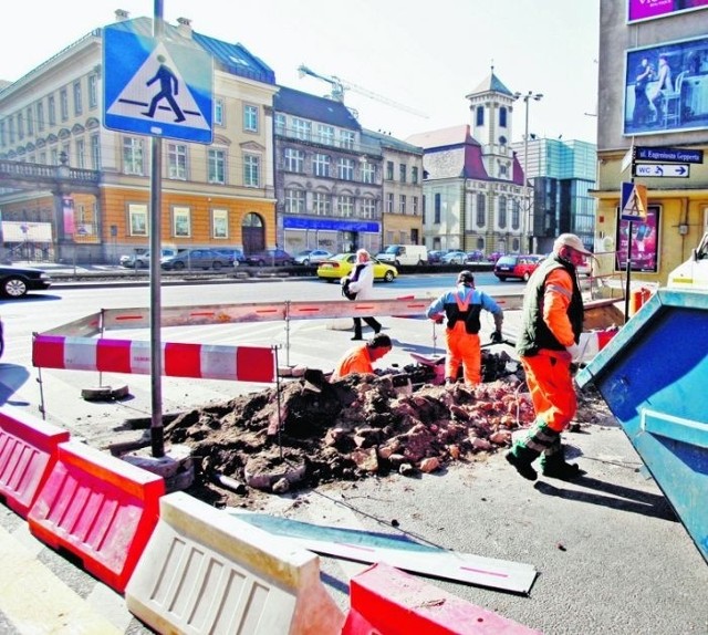 Budowa pasów na trasie WZ zmierza wreszcie do finiszu