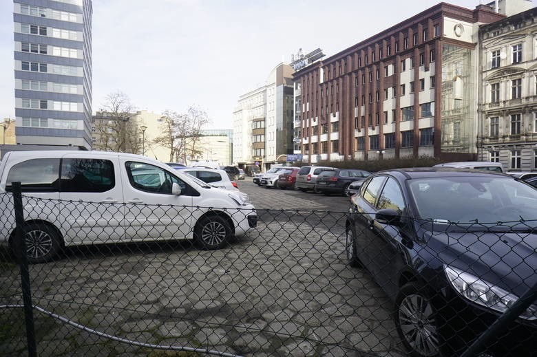 Spór o parking przy ul. Piekary w Poznaniu trwa od miesięcy....