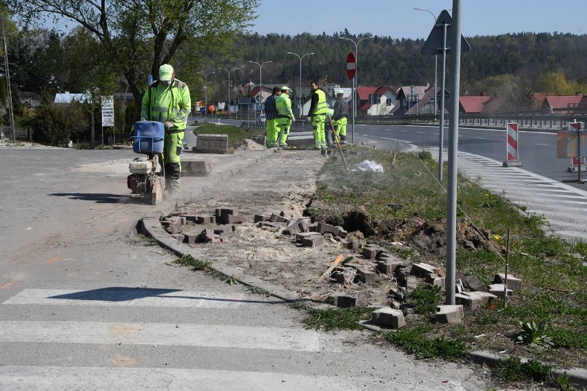 Budowa ścieżek rowerowych w gminie Sitkówka-Nowiny jest już na ukończeniu (ZDJĘCIA)