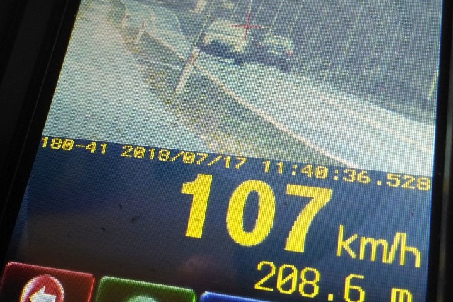 Od początku roku, policjanci ze strzeleckiej drogówki zatrzymali 63 prawa jazdy za przekroczenie prędkości w obszarze zabudowanym o ponad 50 km/h.