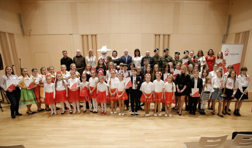 Oto laureaci VI Świętokrzyskiego Konkursu Pieśni i Piosenki Patriotycznej i Żołnierskiej [WIDEO, ZDJĘCIA]