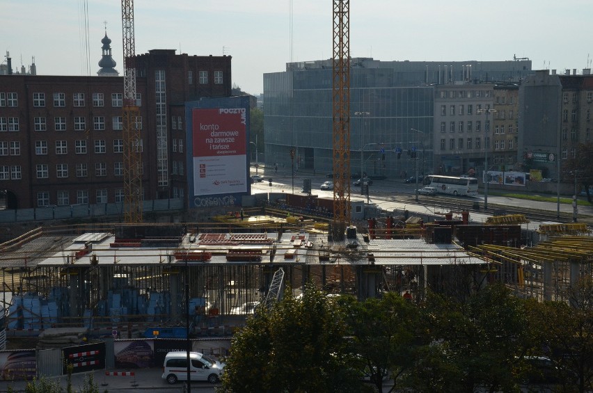 Budują hotel Hilton. Widać już pierwsze piętra (ZDJĘCIA)