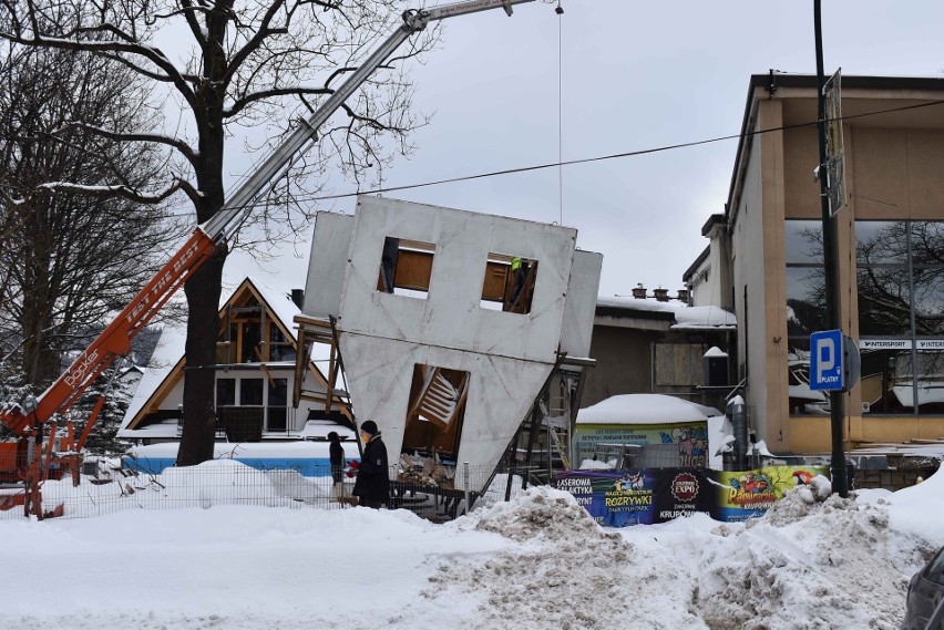 Zakopane jak park rozrywki. W centrum powstaje kolejny dom "do góry nogami". Urzędnicy sprawdzają, czy inwestycja jest legalna 