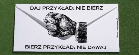 Dziś urzędnikowi figę pod nos, a nie łapówkę! Takie oto zdjęcie znaleźć można na stronie www.normalnie.pl, organizatora szczytnej akcji.