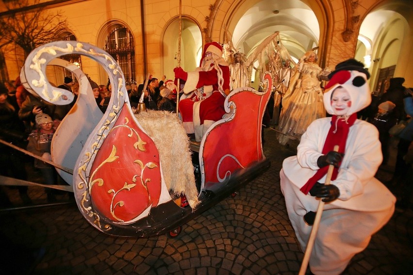 Parada z Mikołajem na wrocławskim Rynku, Jarmark...
