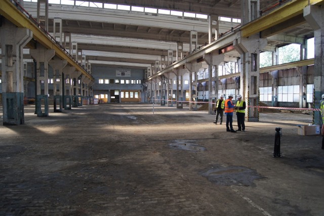 Niewykluczone, że w opustoszałej hali po Zakładach Mechanicznych produkowane będą m.in. uszczelki do statków kosmicznych. Do wykorzystania w hali są tysiące metrów kw. powierzchni