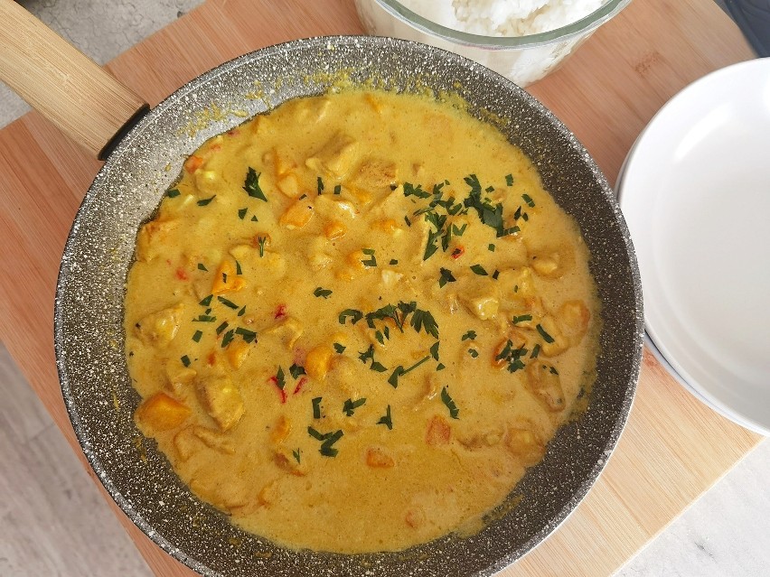 Curry z dynią i kurczakiem gotowe.