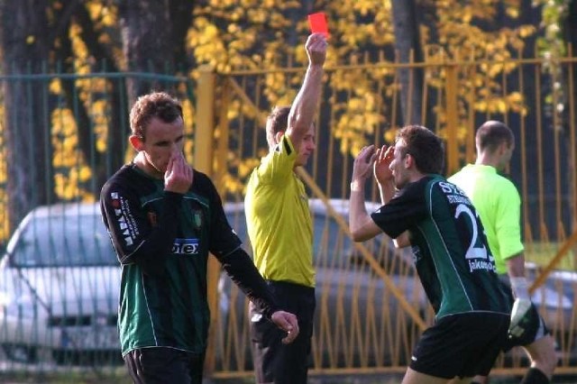 Krystian Getinger zapewniał, że nie zasłużył na czerwoną kartkę. Sędzia widział to inaczej.