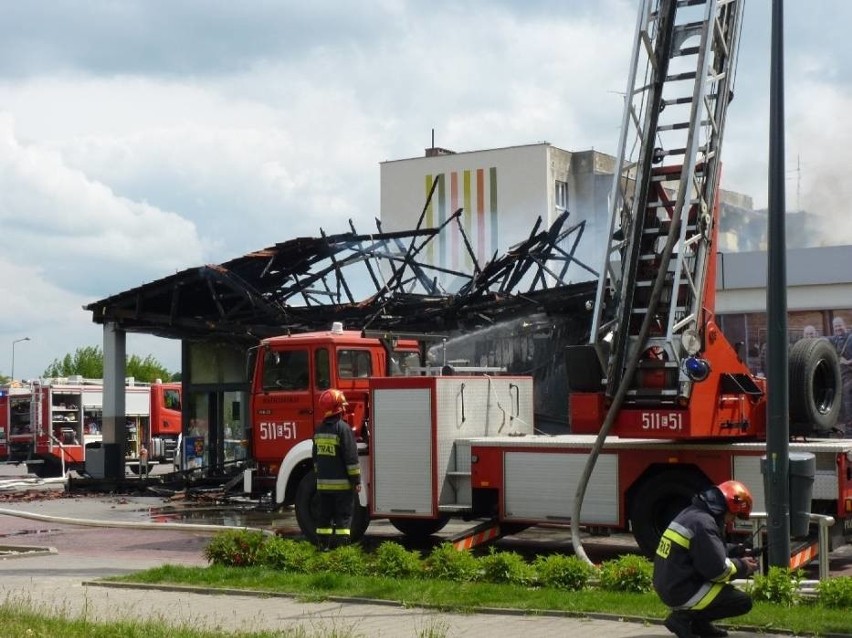 Pożar Lidla w Radomsku. Płonie niemiecki supermarket.