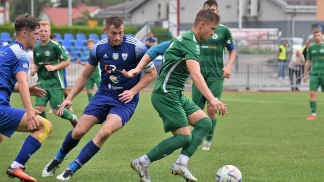 Za ekipą Radziszowianki (zielone stroje) debiutancka runda w IV lidze