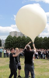 Sięgnąć kosmosu ma balon, który wypuszczono w Grudziądzu [zdjęcia]