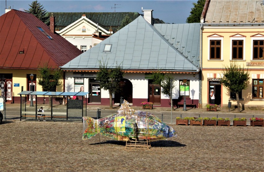 Stary Sącz. 13. edycja Międzynarodowego Pleneru Malarskiego i happening na płycie rynku [ZDJĘCIA]