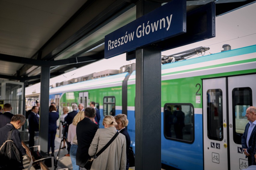 O godzinie 5.22 w niedzielę wyruszy pierwszy pociąg na trasie Rzeszów - Jasionka. Jechaliśmy kursem specjalnym [WIDEO, ZDJĘCIA]