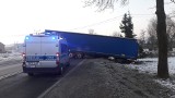Zwierki. Ciężarówka zablokowała DK19. Objazdy przez miejscowość Rafałówka (zdjęcia)
