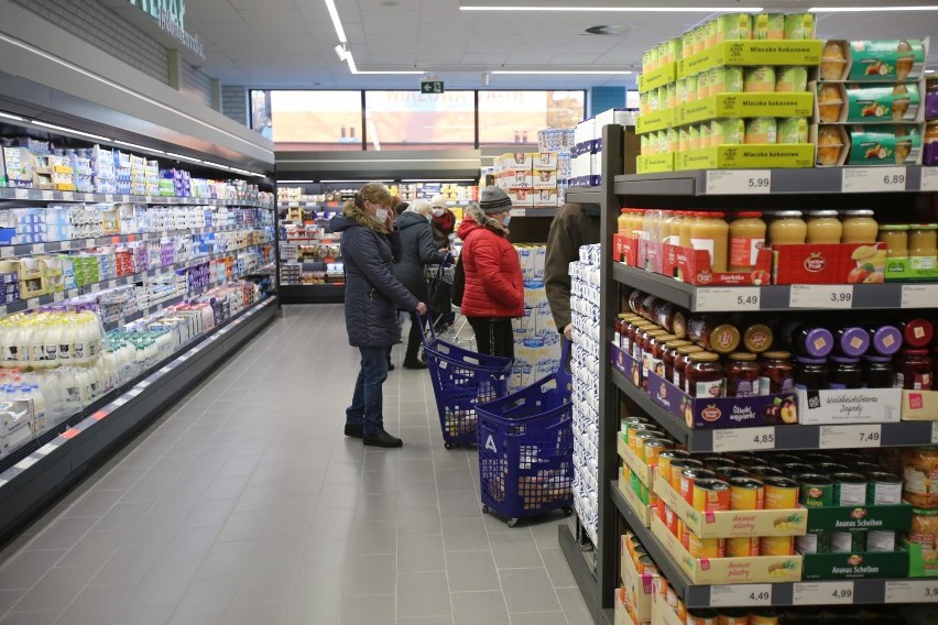 W czwartek, 31 grudnia wiele sklepów ma pracować w...