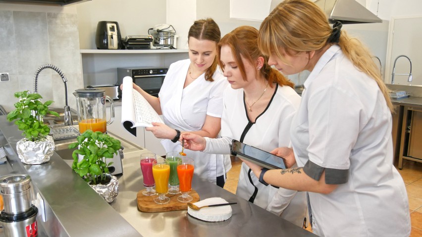 Absolwenci studiów magisterskich kierunku dietetyka uzyskają...