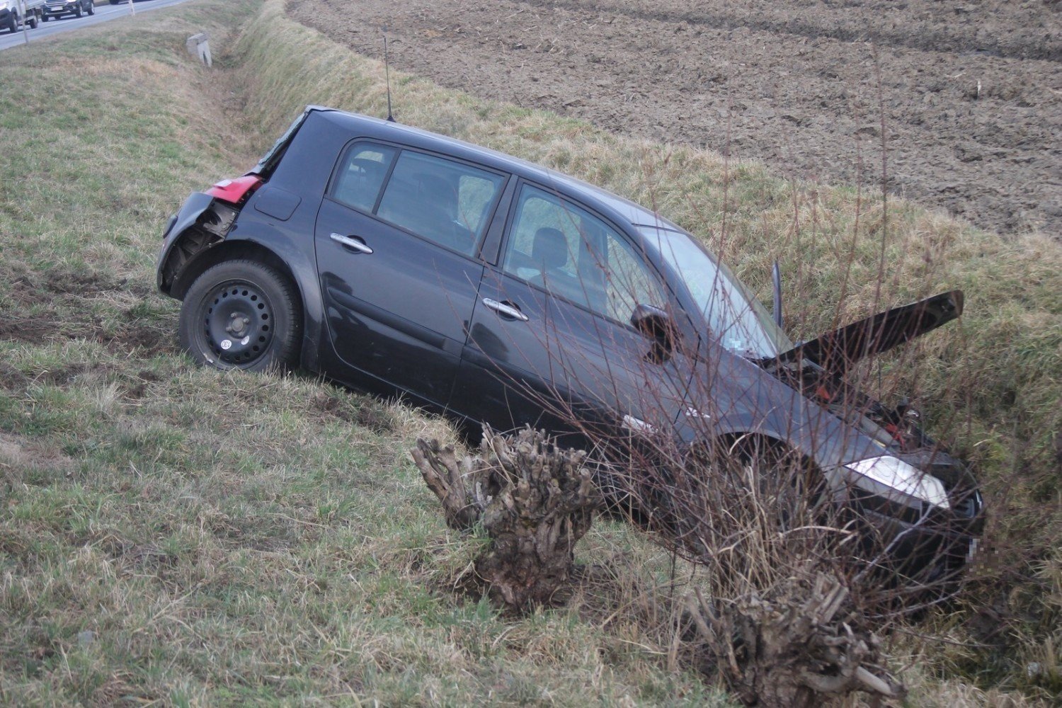 Wypadek trzech samochodów pod Smoszewem. Osobówki zderzyły