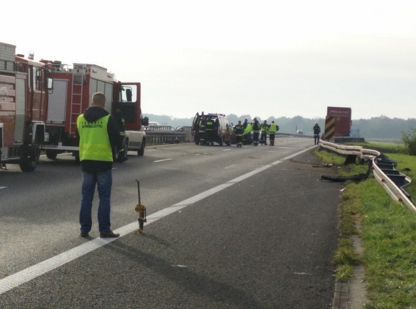 Wypadek na A4. Kierowca BMW uciekł. Policja szukała go w polu kukurydzy (ZDJĘCIA)