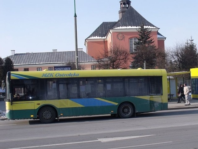 Mieszkańcy Ostrołęki przyzwyczaili się do starego rozkładu jazdy. Nie podobają im się zmiany.