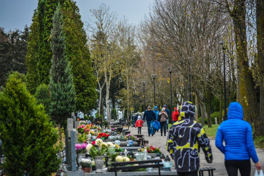 Wszystkich Świętych w Lublinie: Zmiany w ruchu w rejonie cmentarzy 