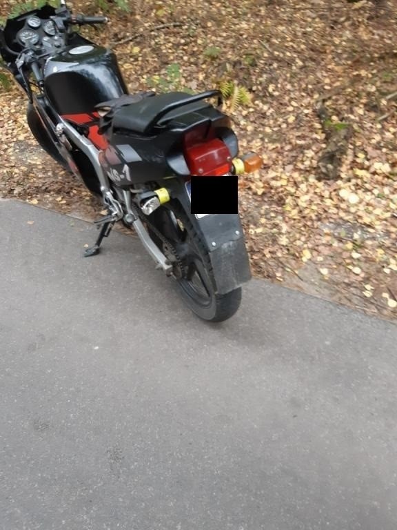 Jechał na motocyklu pijany, bez kasku. I bez uprawnień