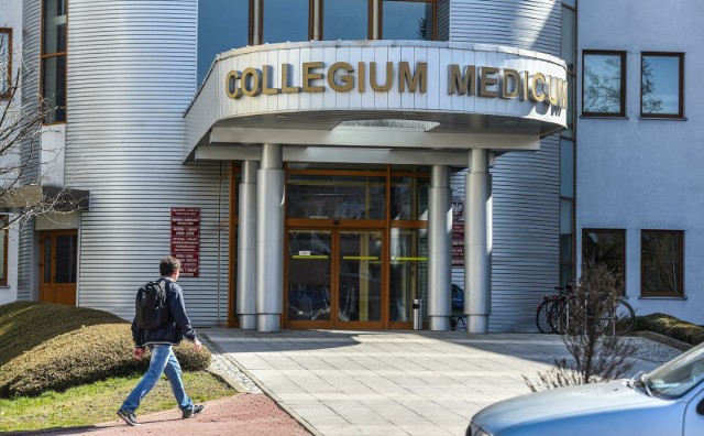 Spotkanie "Sięgnij po zdrowie" w ramach Akademii Pacjenta odbędzie się 17 maja w godz. 10-13 w budynku Farmacji Collegium Medicum UMK przy ul. Jurasza 2 w Bydgoszczy.