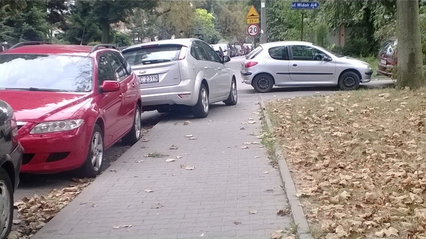 Kraków: mistrzowie parkowania znowu w akcji [NOWE ZDJĘCIA]