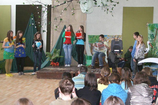 Uczniowskie zespoły z Publicznego Gimnazjum numer 11 w Radomiu zaprezentowały swój dorobek na szkolnej estradzie