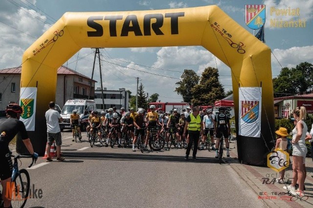 Zawodnicy wyścigu BeeActive Race Harasiuki na starcie.