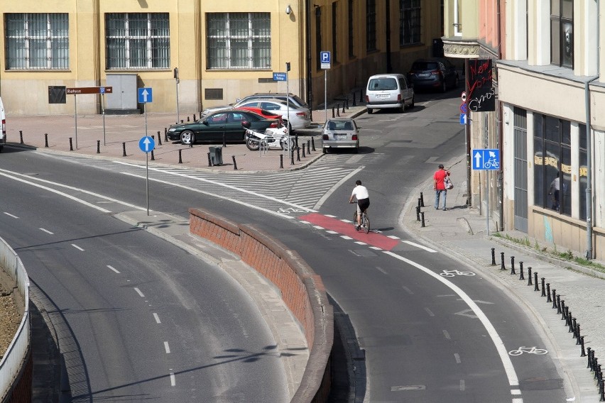 Na placu Dominikańskim nowy pas dla rowerów, a zaraz remont. Urzędnicy: Będzie lepiej, pomoże ITS 