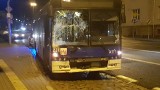 Wypadek na rondzie Jagiellonów w Bydgoszczy. Autobus miejski zderzył z osobówką [zdjęcia]