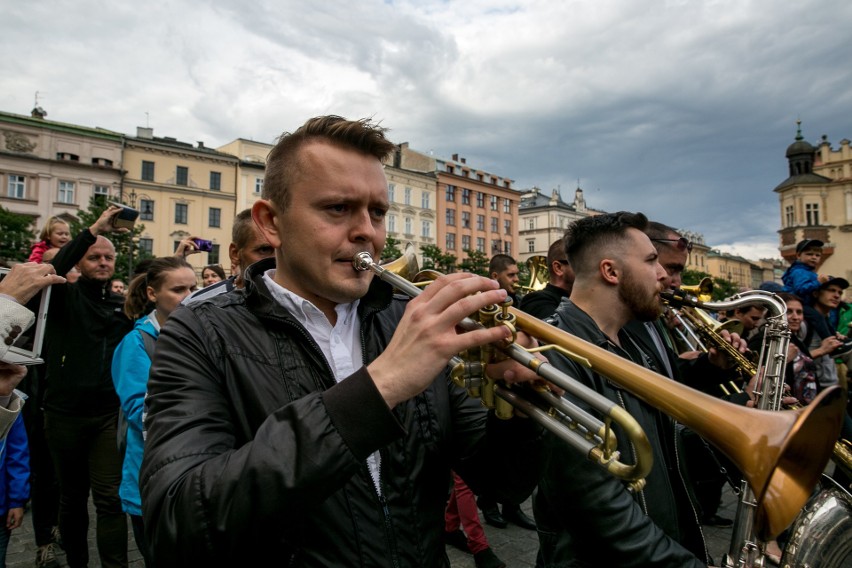 Kraków. Niedziela Nowoorleańska 2018. Koncerty jazzowe na scenie pod Ratuszem [ZDJĘCIA]