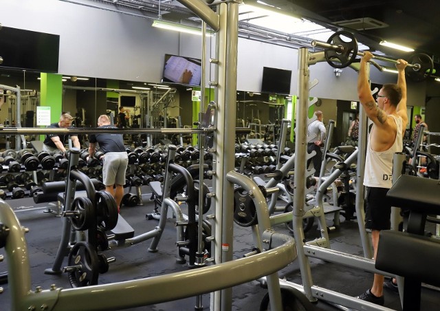 Branżę fitness czeka teraz trudny moment. W okresie wakacyjnym zawsze na siłownie chodziło mniej klientów.