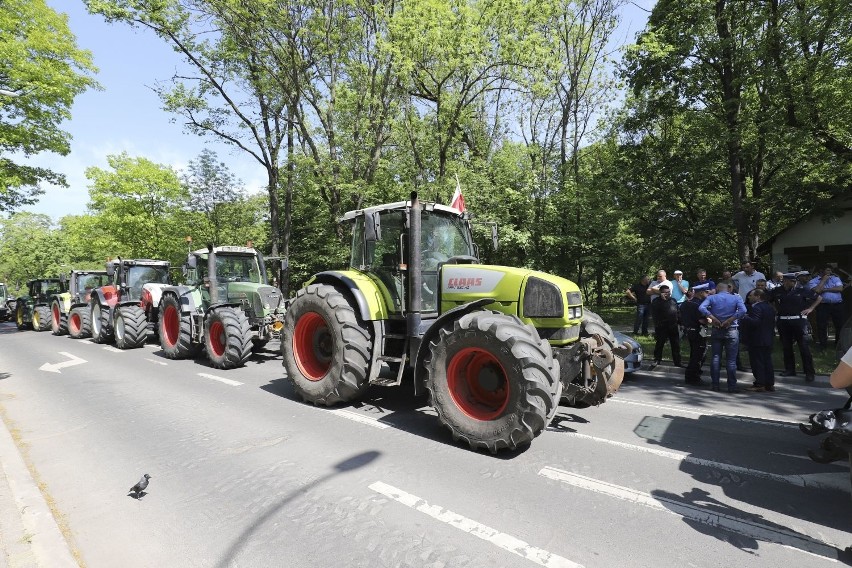 Białystok. Protest podlaskich rolników. Nowe znaki uniemożliwiły dojazd (zdjęcia,wideo)