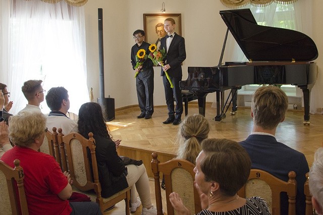 W ostatnią niedzielę w Ośrodku Chopinowskim w Szafarni wystąpili Takayuki Hirata i Bartłomiej Kozłowski. Tym razem zagra  Maciej Pabich.