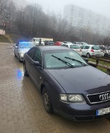 Policja. Jeden po narkotykach jechał mimo siedmiu zakazów prowadzenia, drugi złapany miał "tylko" dwa zakazy