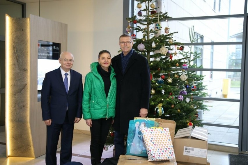 "Paczka na Święta" w Morawicy spełniła marzenia potrzebujących. Prezenty otrzymało 7 rodzin