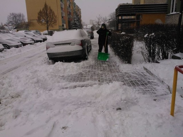 Ulica Rzemieślnicza 21 - przejazd  na odcinku  do ulicy Fiedorowicza.