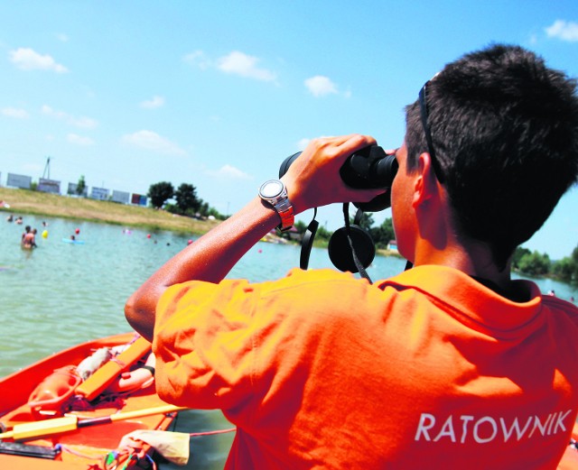 Kurs ratownika wodnego ruszył w poniedziałek na pływalni Wodny Raj