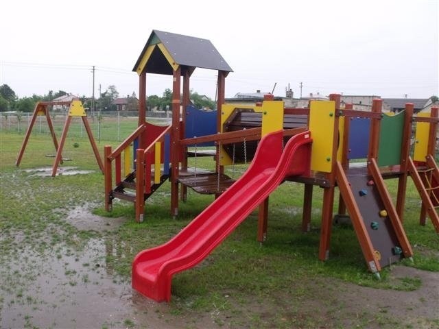 W ramach odnowy miejscowości w Wyszmontowie powstał plac zabaw dla dzieci.