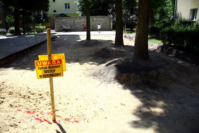 Bronowice - żyjący plac zabaw, czyli m.in. piaskownica, stolik szachowy, ścianka do wyświetlania filmów w rejonie Puchacza i Krańcowej, to jeden z ok. 30 projektów realizowanych w ramach BO 2015.