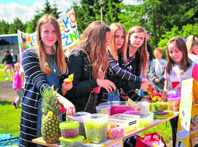 Podczas finału akcji, którym był festyn rodzinny w Lekowie, na stołach nie mogło zabraknąć zdrowej żywności, w tym przeróżnych owoców i warzyw