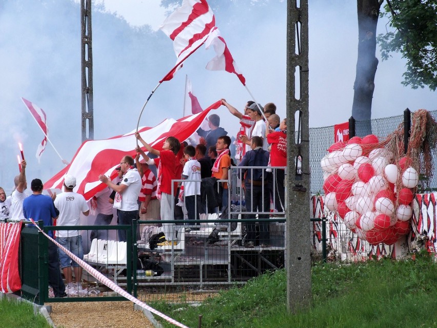 Piłkarskie archiwum: Zobacz, jak w 2012 roku w Sole Oświęcim świętowano awans do czwartej ligi [ZDJĘCIA]