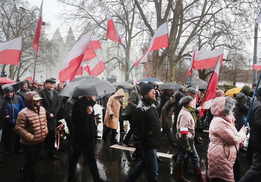 Marsz Pamięci Żołnierzy Wyklętych przeszedł ulicami Szczecina [ZDJĘCIA, WIDEO]